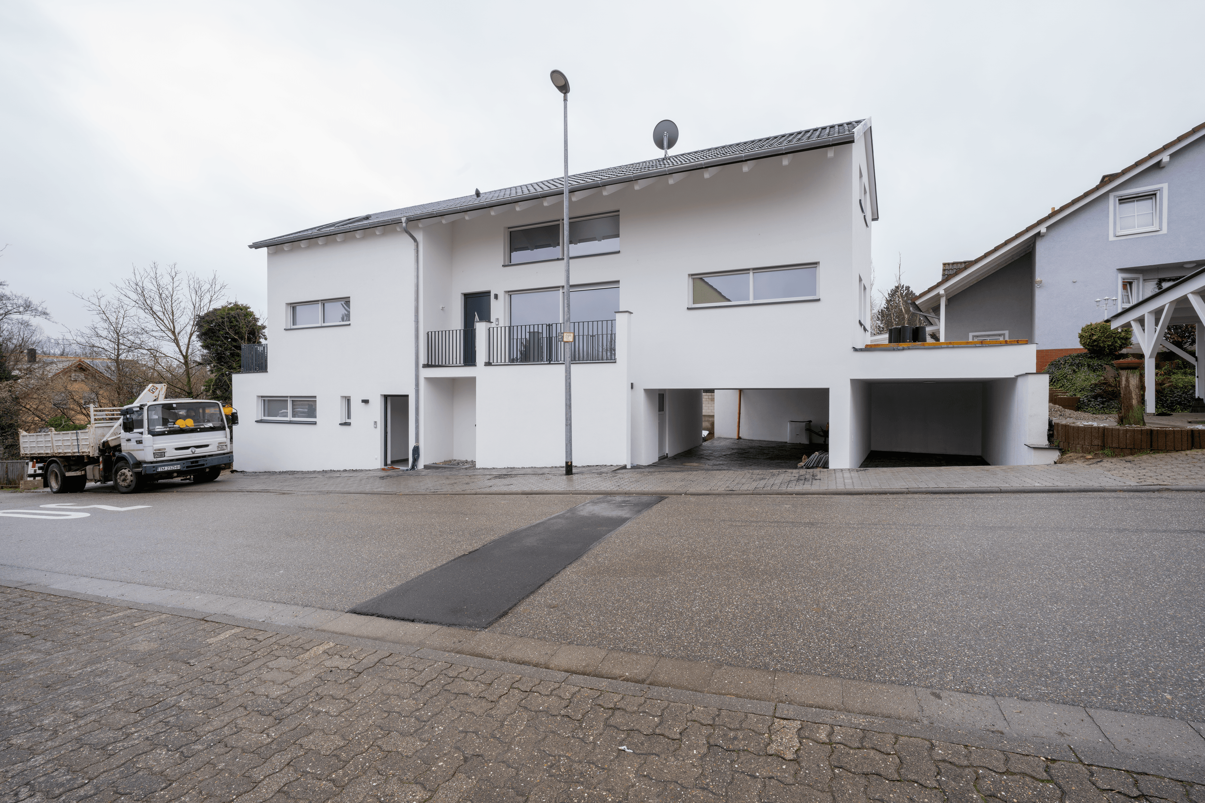 *ERSTBEZUG BARRIEREFREI* Exklusive Stadtvilla Maisonette-Wohnung mit Balkon u. Garage